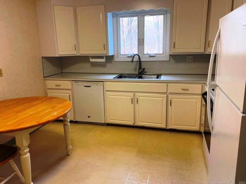 90 Pineridge Dr, Waterbury CT  06716-3134 exterior