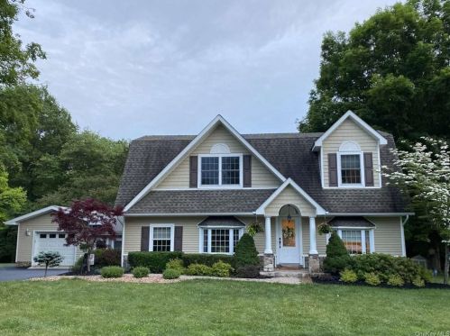 2 Bella Ln, Camp Bell Hall, NY 10916-2637