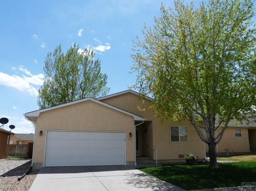 127 Stardust Cir, Pueblo, CO 81007-1632