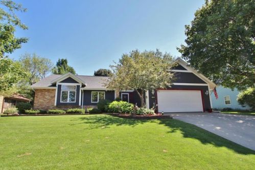 1137 Bayberry Dr, Watertown, WI 53098-3220