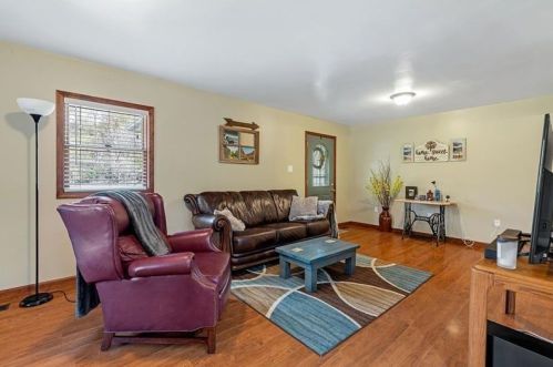 264 Lindsay Rd, Zelienople PA  16063-3210 exterior