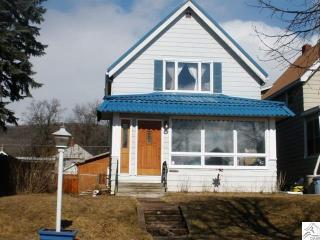 4211 4th St, Duluth, MN 55807-1547