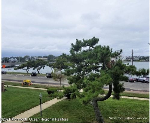 300 Deal Lake Dr, Tinton Falls NJ  07712-5136 exterior