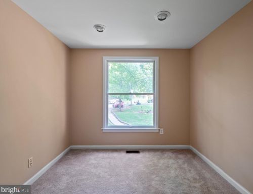 2268 Cocquina Dr, Herndon VA  20191-1140 exterior