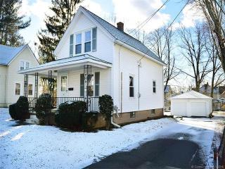 50 Norman St, Manchester, CT 06040-6114