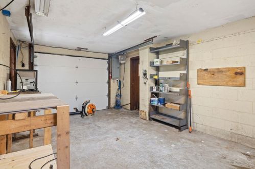 47 Great Pond Rd, Kingston NH  03848-3741 exterior