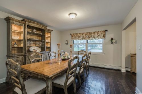 8 Valiant Ct, Mount Sinai NY  11766-2915 exterior