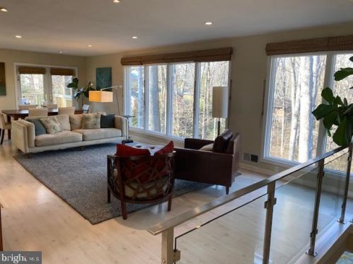 6334 Crosswoods Dr, Falls Church VA  22044-1307 exterior