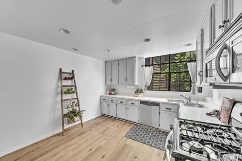 1635 Clark Ave, Long Beach, CA 90815-3806