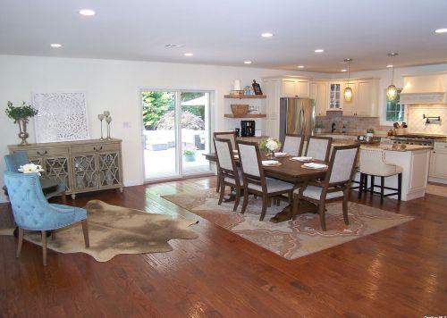 10 Ridgewood St, Elwood NY  11731-1614 exterior