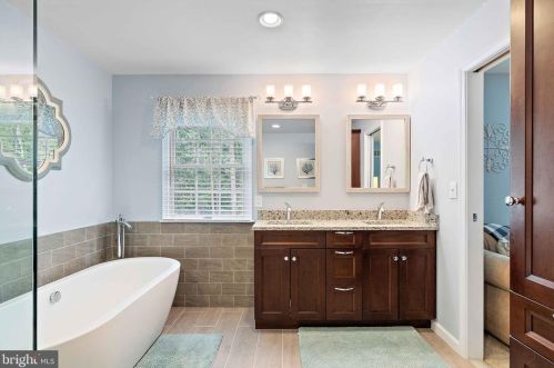 106 Longfields Way, Downingtown PA  19335-4486 exterior