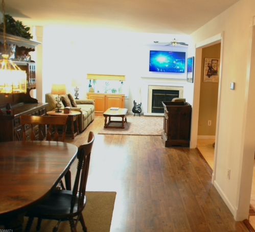 11 Elm Ter, Flemington NJ  08822-3169 exterior