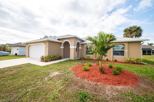 102 20th Pl, Cape Coral, FL 33909-2857