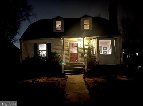 2908 Meadow Ln, Falls Church, VA 22042-2323