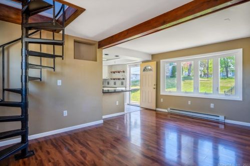 309 Vauxhall St, United States Coast Guard Ac CT  06320-3837 exterior