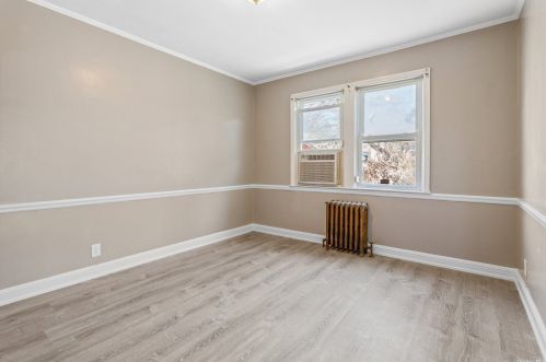 56 Wellington Rd, Floral Park NY  11003-1414 exterior