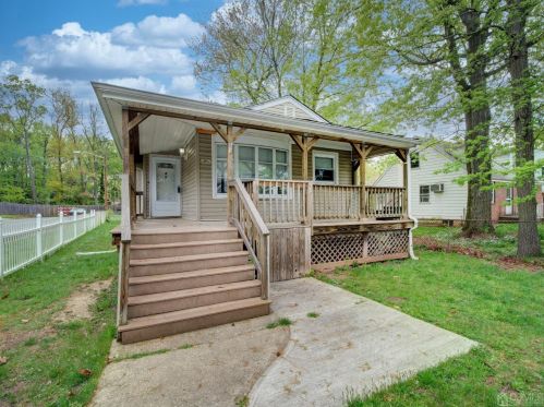 80 Star St, Iselin NJ  08830-1860 exterior