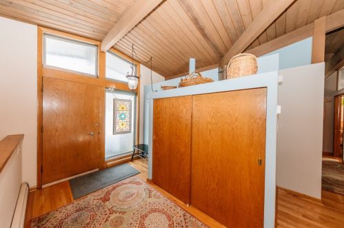 8221 Fairmont Ln, Greendale, WI 53129-2103
