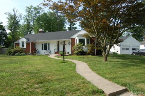 23 Lawrence Brook Dr, East Brunswick, NJ 08816-1112