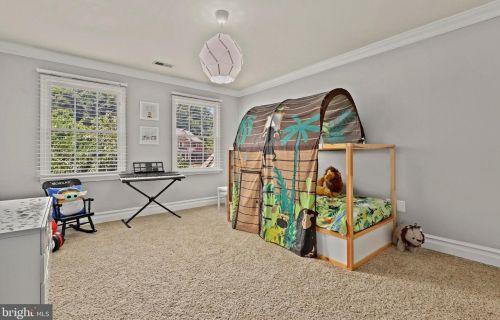 526 Beauregard Dr, Leesburg VA 20175-8924 exterior