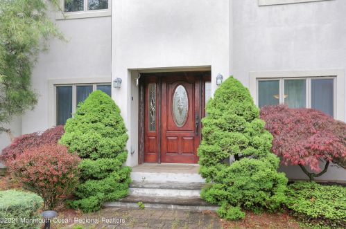 12 Grant Ct, Tinton Falls, NJ 07724-2857