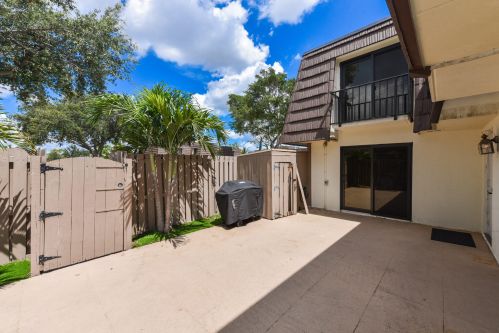 619 6th Ct, West Palm Beach, FL 33410-5106