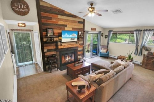 2 Meadowview Dr, Annandale NJ  08801-1516 exterior