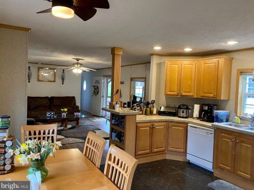 129 Locust Ln, Smithville PA  17560-9758 exterior