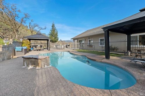 750 Boonville Rd, Ukiah, CA 95482-9399