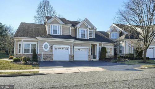 15 Dresner Cir, Boothwyn, PA 19061-4233