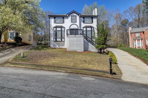 760 Guide Post Ln, Stone Mountain GA  30088-1942 exterior