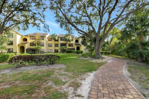 2305 Congress Ave, Boynton Beach FL  33426-7434 exterior