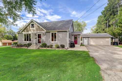 320 Meacham St, Mukwonago, WI 53149-1540