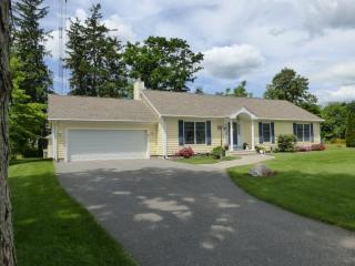 65 Hill St, Bristol, CT 06010-2903