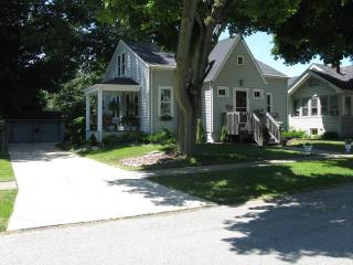 1022 Ardmore Ave, Erie, PA 16505-3232