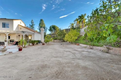 27535 Freetown Ln, Calabasas CA  91301-3560 exterior