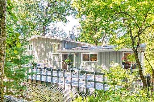 94 Florence Rd, Riverside, CT 06878-1226
