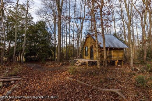 220 Long Swamp Rd, Plumsted Township NJ  08533-2028 exterior