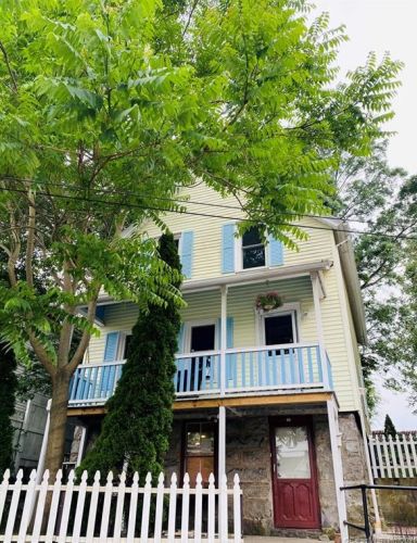 4 Bishop Ct, United States Coast Guard Ac CT  06320-5601 exterior