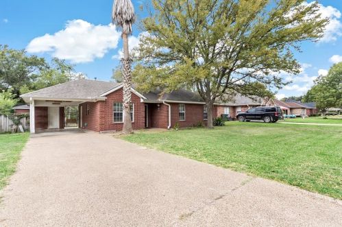 3211 Bonham Dr, Bryan, TX 77803-0875