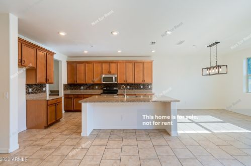 3917 105th Dr, Tolleson, AZ 85353-7664