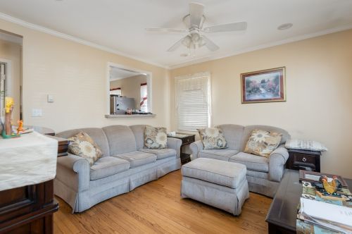 45 Washington Ave, West Sayville, NY 11796-1617