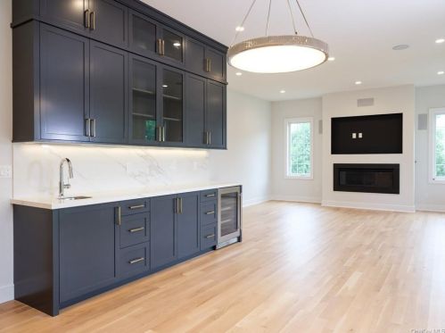 11 Manger Cir, New Rochelle NY  10803-2627 exterior