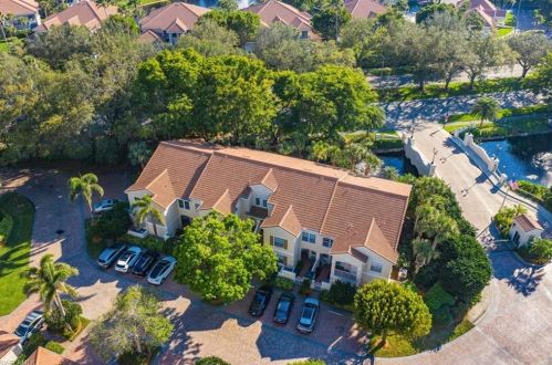 8310 Excalibur Cir, Naples FL  34108-7723 exterior