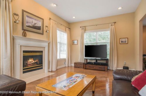 2 Sarah Ct, Jackson Twp NJ  08527-4760 exterior