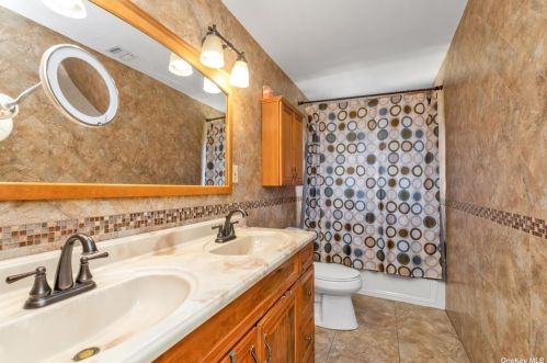 1506 Peapond Rd, North Bellmore NY  11710-2924 exterior