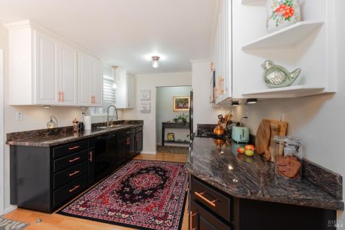 525 Oak Manor Dr, Ukiah CA  95482-5121 exterior