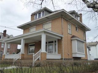 220 Grandview Ave, Zelienople PA  16063-1133 exterior