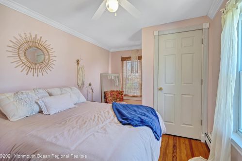 914 Central Ave, Tinton Falls NJ  07712-5735 exterior