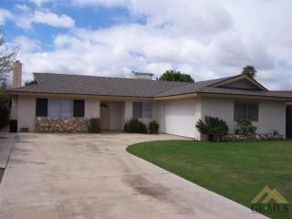 3405 Dell Ct, Bakersfield, CA 93304-6207
